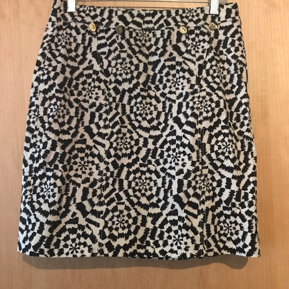 Geometric Patterned Ruffled Back Skirt - image 2